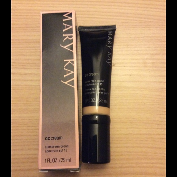 Mary Kay CC Cream in Very Light.