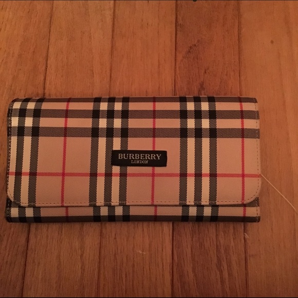 Handbags - Non authentic Burberry wallet