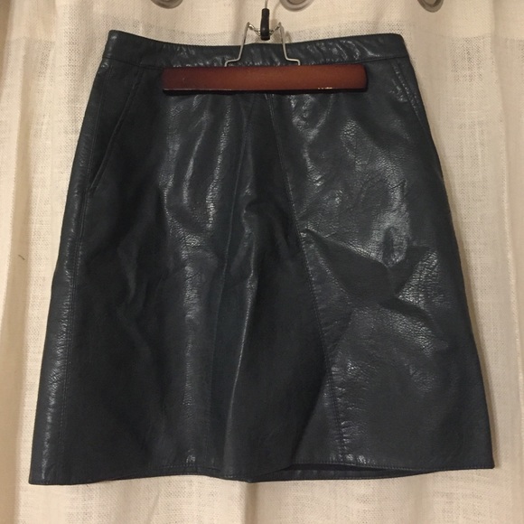 NEW 🎉 Zara forest green faux leather skirt💕