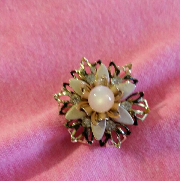 **VINTAGE FASHION BROOCH!!? - Picture 1 of 2