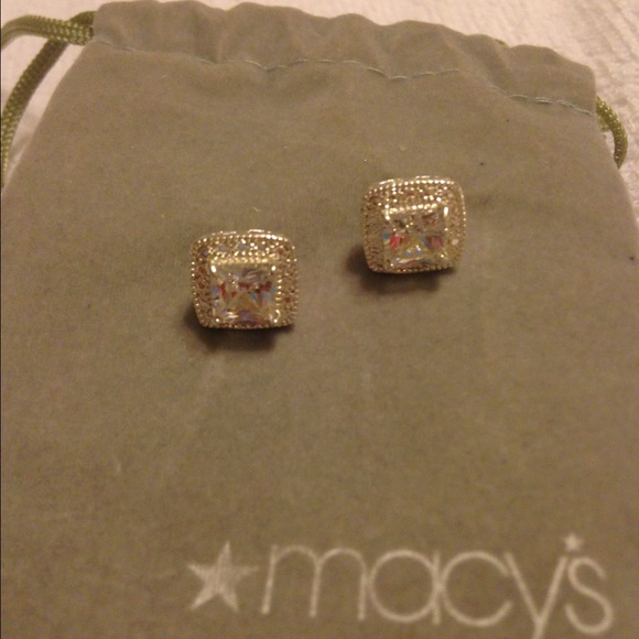 Silver color zirconia earings