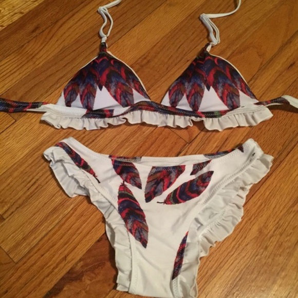 Last One! Feather Ruffle Bikini - Picture 2 of 4