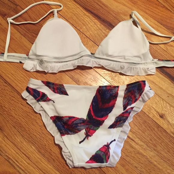 Last One! Feather Ruffle Bikini - Picture 3 of 4