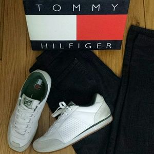 Cute (and super comfy) Tommy Hilfiger sneakers!