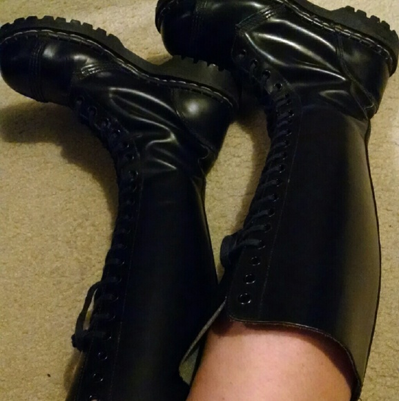 20 eye Gripfast knee high boots