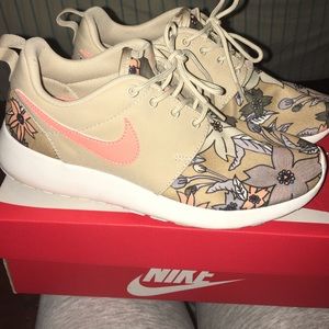 Nike WMNS Womens Roshe Run Aloha