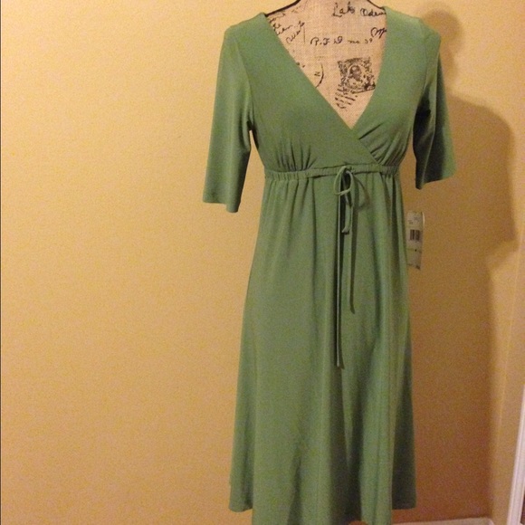 Beautiful green drawstring waist dress. - Picture 1 of 2