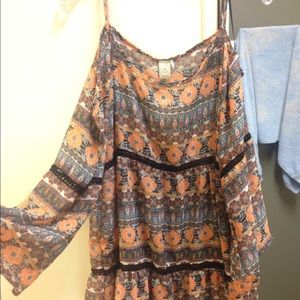 Flowy, bohemian top (cold shoulder)