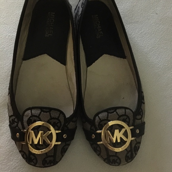 Flat shoes