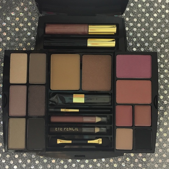 The Essentials Pure Cosmetics - Picture 3 of 4