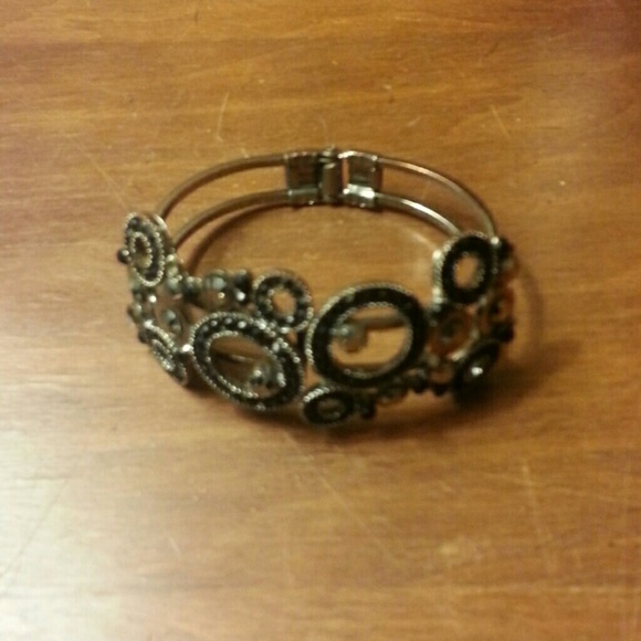 Black beaded bracelet