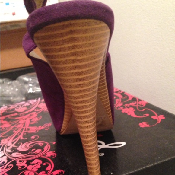 Qupid Forward-01 Purple Faux Suede Open Toe Heels - Picture 3 of 3
