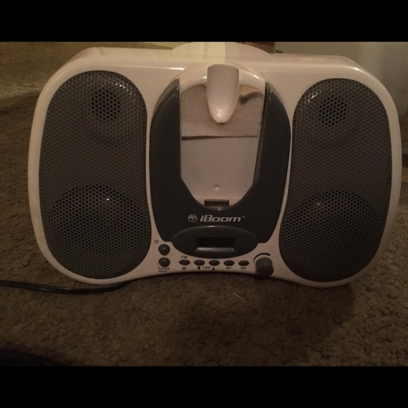 Radio / iPod music player - Picture 1 of 1
