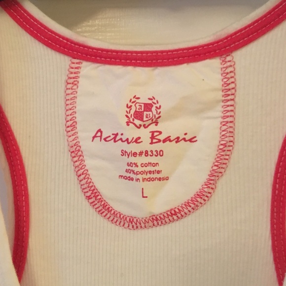 Simple white tank top - Picture 2 of 3