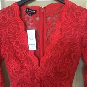BEBE RED Scallop Lace Plunge Dress S