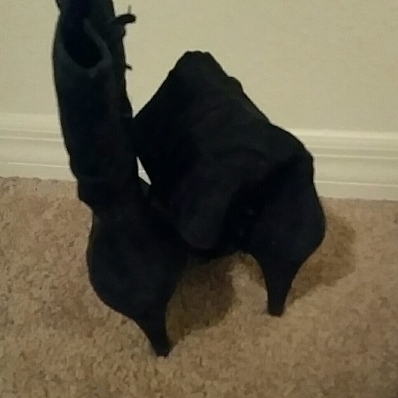 Shoes - Picture 2 of 4