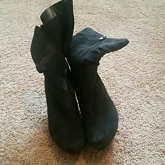 Shoes - Picture 3 of 4