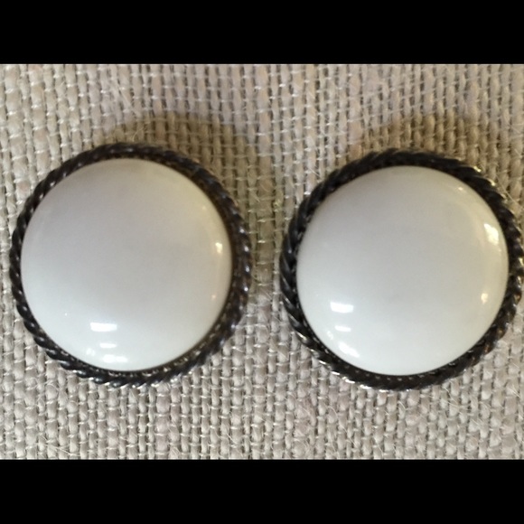 Vintage Jewelry - VINTAGE SILVER TONE WHITE STONES CLIP ON EARRINGS