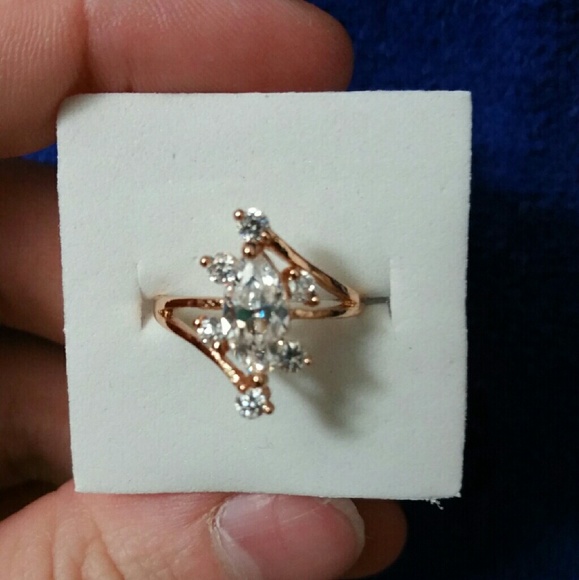 White Sapphire Gold filled ring
Size 6