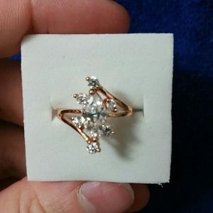 White Sapphire Gold filled ring
Size 6