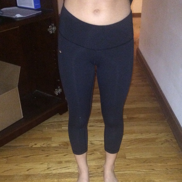 Lululemon crops NEGOTIABLE