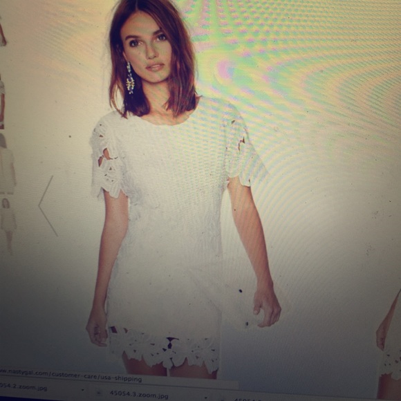 Loose-knit floral lace shift dress