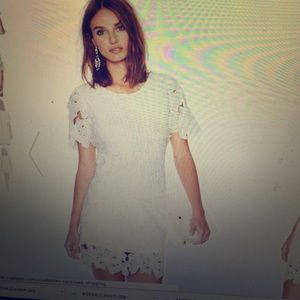 Loose-knit floral lace shift dress