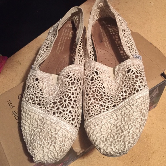 White Lace Toms
