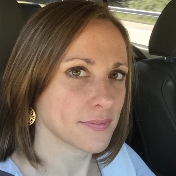 Meet your Posher, Wendy - Picture 2 of 2