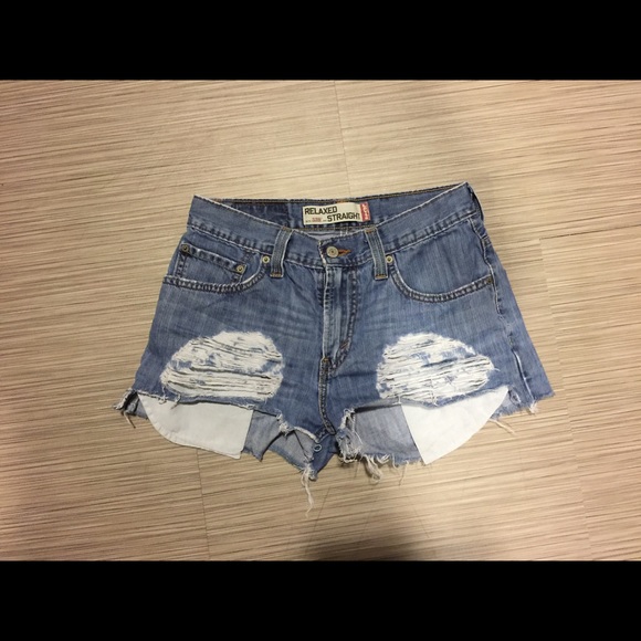 Adorable UO Levi Brand Distressed Jean Shorts 💕💕