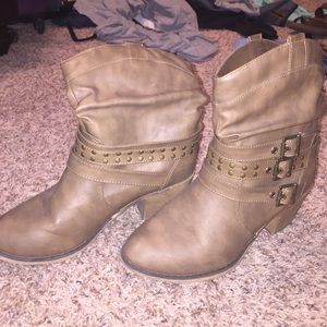 Vanity size 11 ankle Boots