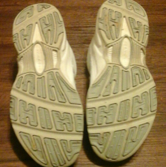 New Balance - Picture 3 of 3