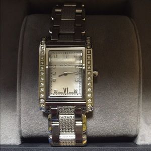 💯 AUTHENTIC FENDI timepiece with diamonds 💎💎💎