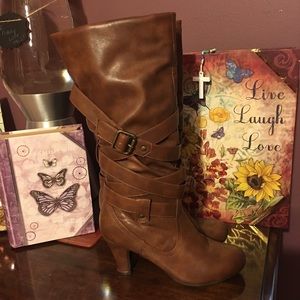 Super cute small heeled boots