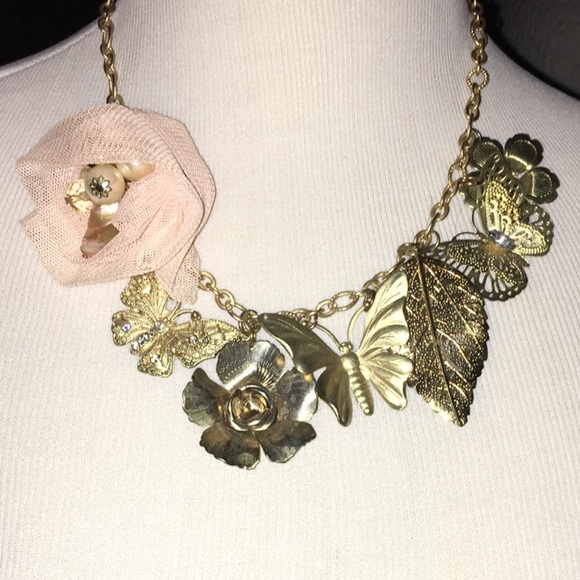 Adorable necklace!! Worn once!