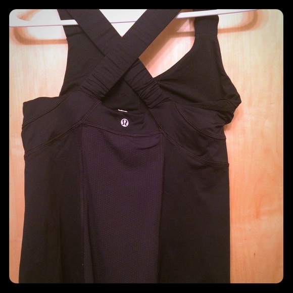 Black lululemon workout top.