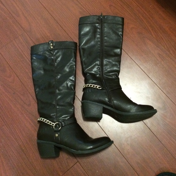 Brown faux leather boots with gold chain