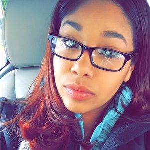 Meet your Posher, Cynthia