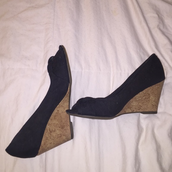 Black slightly heeled shoes (Wedges)