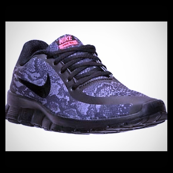 All Black Nike Free 5.0 Snakeskin -Barely worn EUC