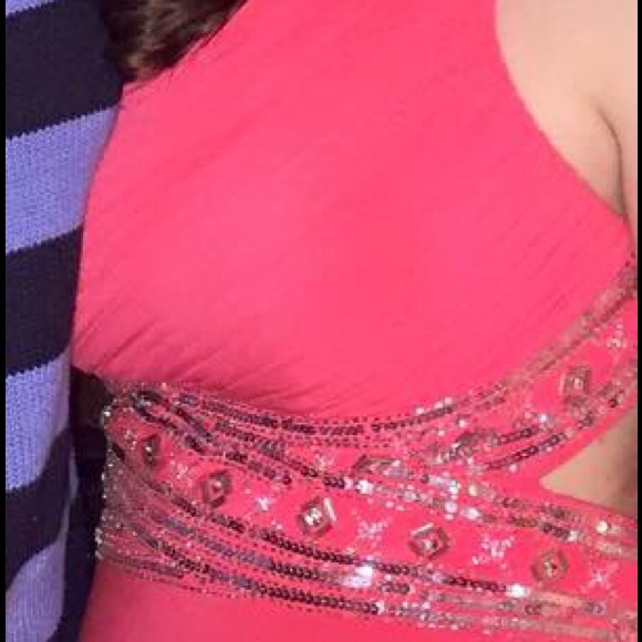 PROM DRESS!! - Picture 2 of 4