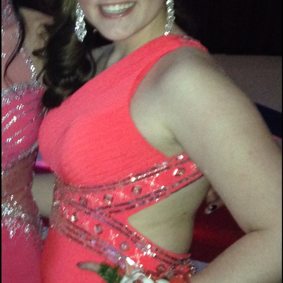 PROM DRESS!! - Picture 3 of 4