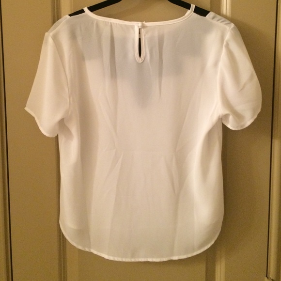 Sheer Black and White top w/ key hole in the back - Picture 2 of 3