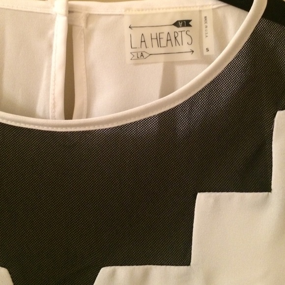 Sheer Black and White top w/ key hole in the back - Picture 3 of 3