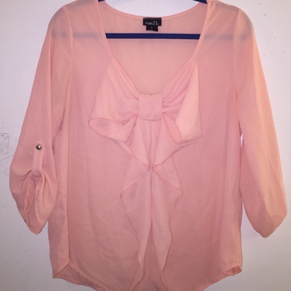 Slightly sheer peach shirt - Picture 1 of 2