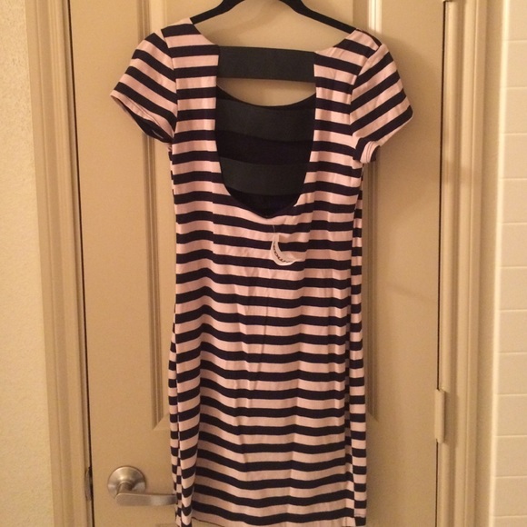 Form fitting striped dress w/ low back - Picture 2 of 3