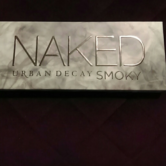 Urban Decay Naked Smoky palette - Picture 1 of 3