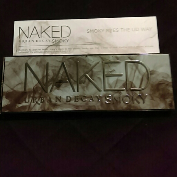 Urban Decay Naked Smoky palette - Picture 2 of 3