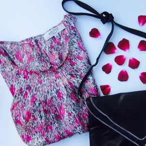 Silky, sleeveless blouse, perfect for work! 💕