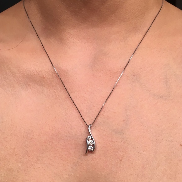 Diamond 1/3 cttw & 14kt white gold 18" necklace